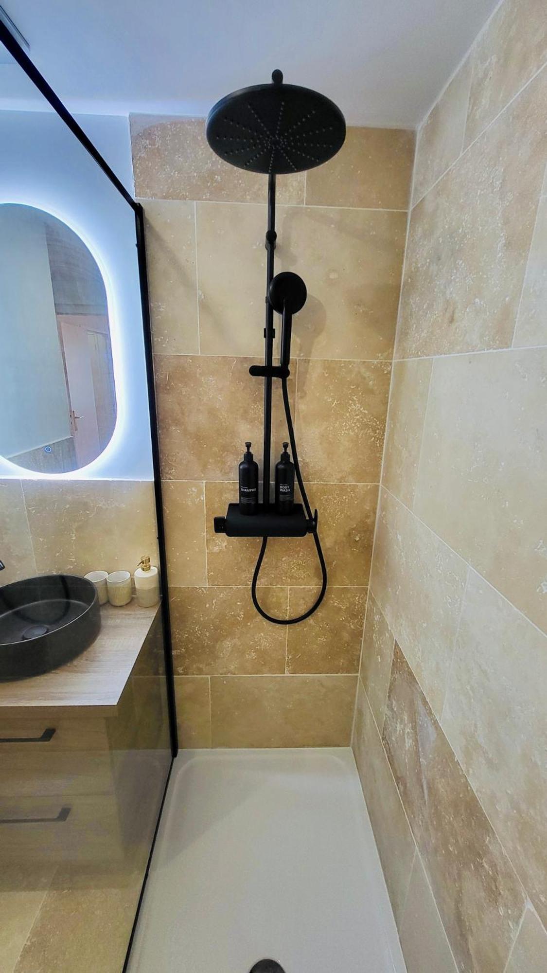 - La Suite Delos - Jacuzzi 2 Places - Centre Ville A Pied - Lit Queen Size - Parking Privee - Wifi - City Center Within Walking Distance - Quimper Exterior foto