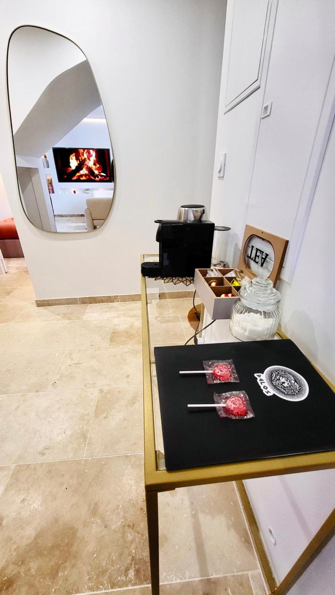 - La Suite Delos - Jacuzzi 2 Places - Centre Ville A Pied - Lit Queen Size - Parking Privee - Wifi - City Center Within Walking Distance - Quimper Exterior foto