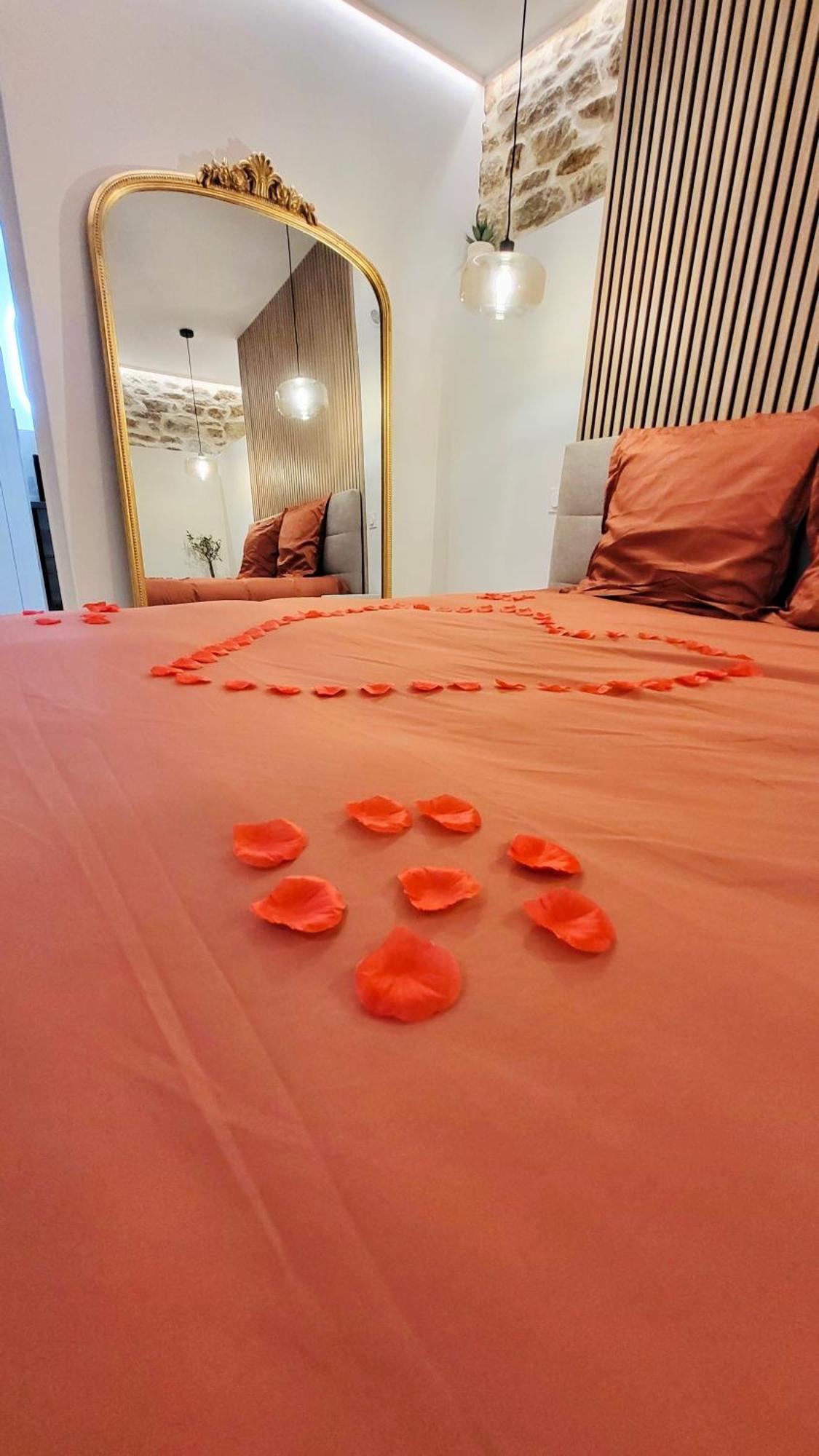 - La Suite Delos - Jacuzzi 2 Places - Centre Ville A Pied - Lit Queen Size - Parking Privee - Wifi - City Center Within Walking Distance - Quimper Exterior foto