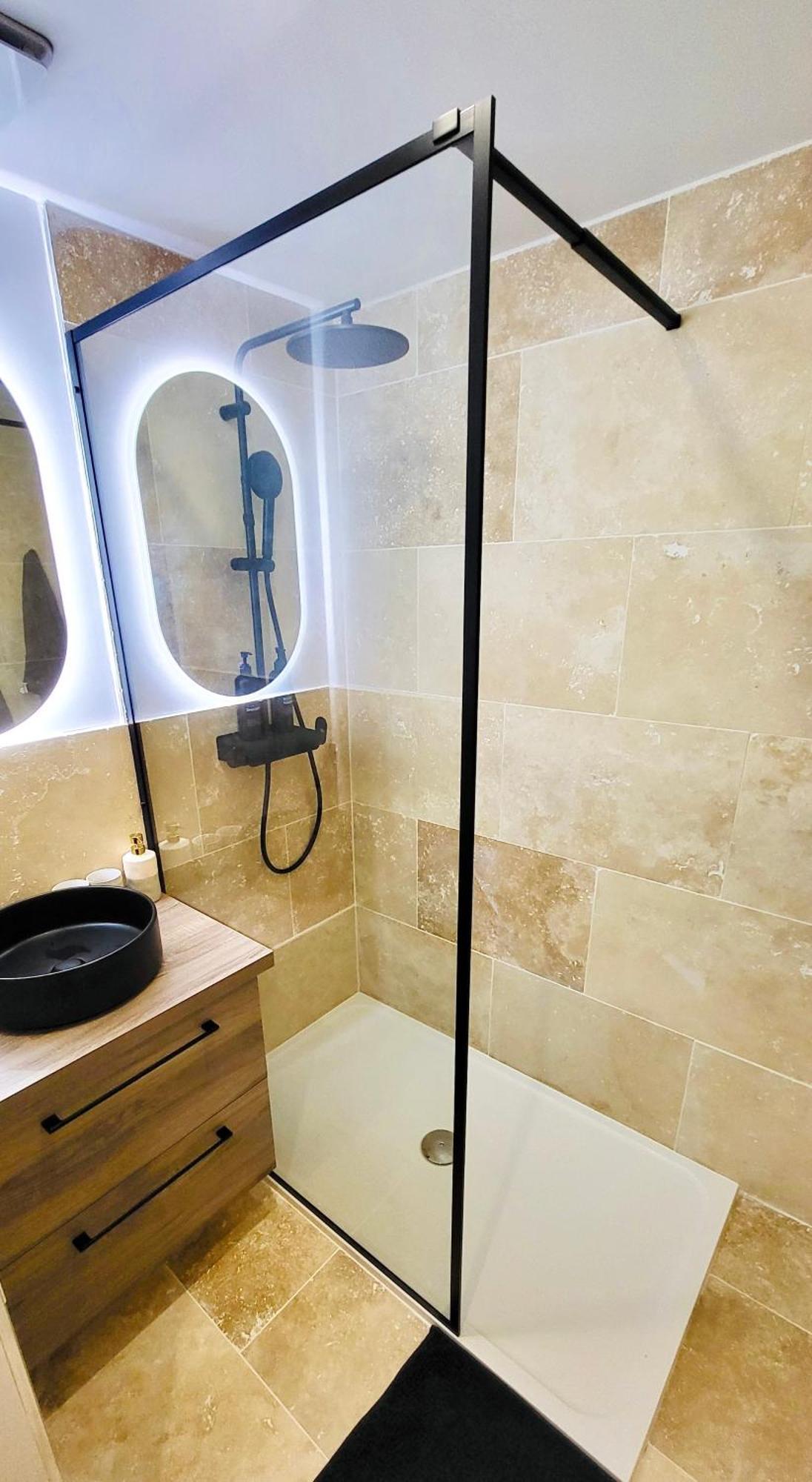 - La Suite Delos - Jacuzzi 2 Places - Centre Ville A Pied - Lit Queen Size - Parking Privee - Wifi - City Center Within Walking Distance - Quimper Exterior foto