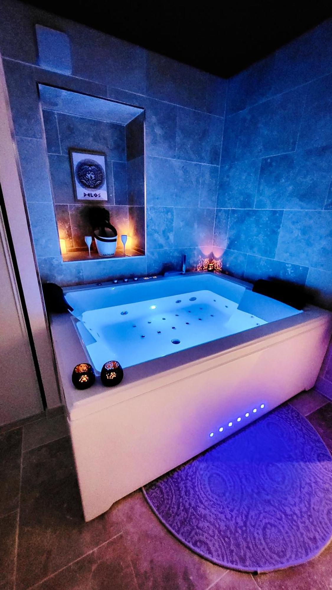 - La Suite Delos - Jacuzzi 2 Places - Centre Ville A Pied - Lit Queen Size - Parking Privee - Wifi - City Center Within Walking Distance - Quimper Exterior foto